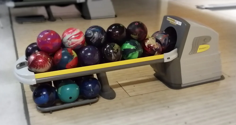 What weight bowling ball is best for a hook?