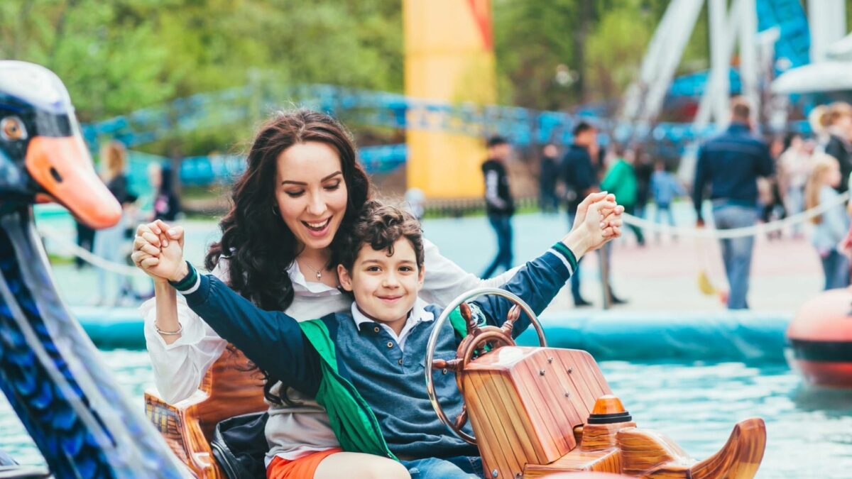5 Reasons Why Amusement Parks Are The Perfect Family Getaway
